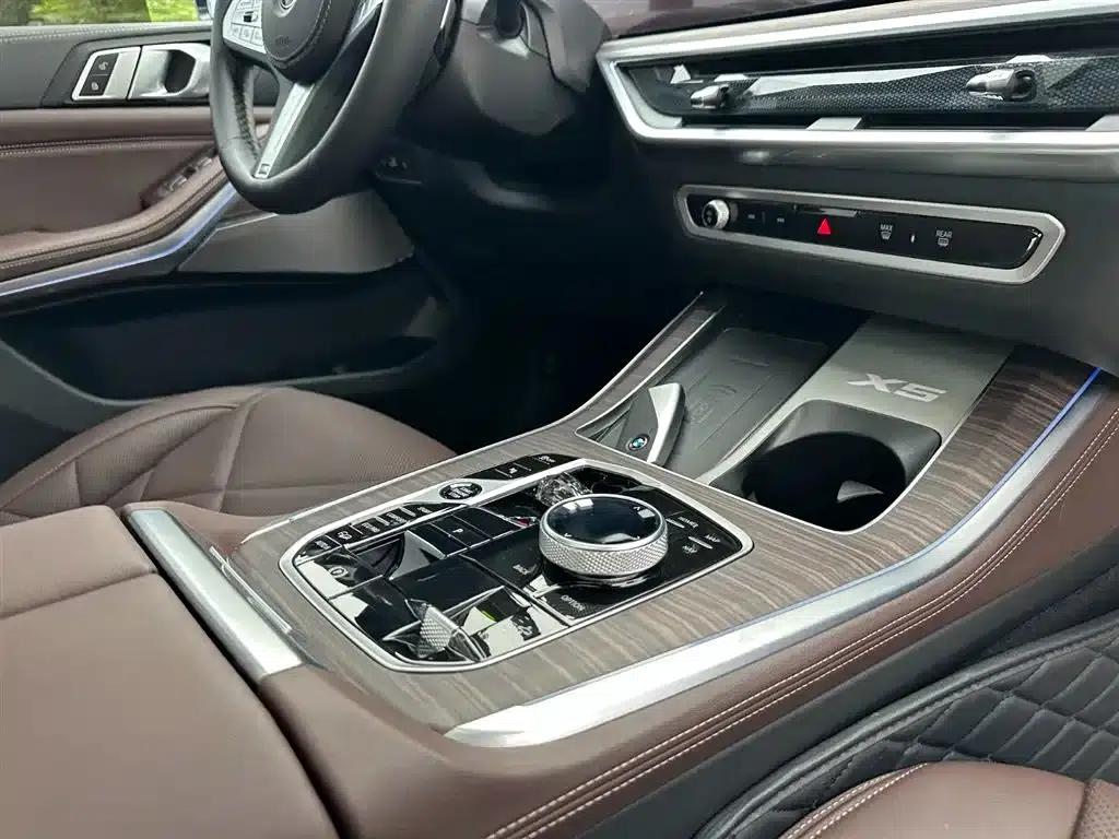 BMW X5 2023 xDrive 40Li M Sport Shadow Edition — миниатюра 18