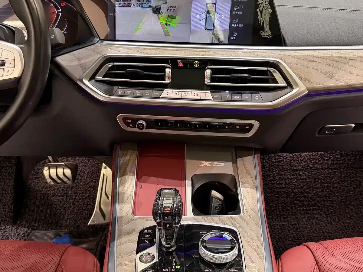 BMW X5 2022 xDrive 40Li M Sport Package — миниатюра 15