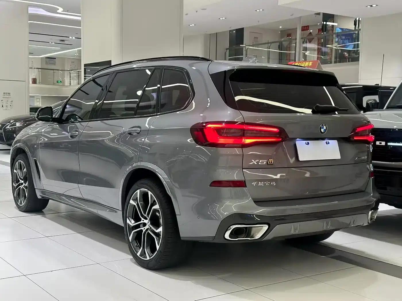 BMW X5 2022 xDrive 40Li M Sport Package — миниатюра 4