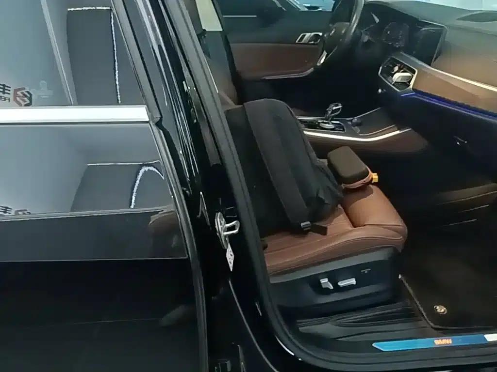 BMW X5 (Imported) 2021 xDrive30i X Design Package — миниатюра 25