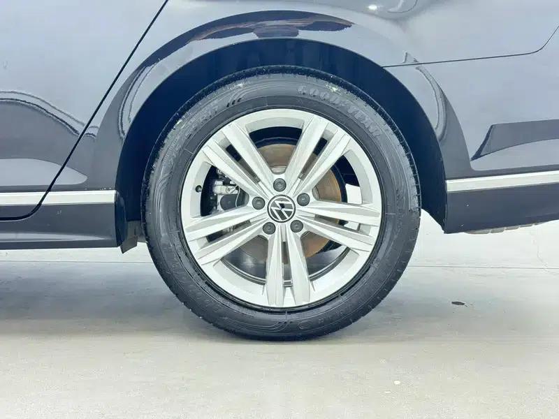Volkswagen Magotan 2023 2 Millionth Unit Commemorative Edition 280TSI DSG Comfort Model — миниатюра 9
