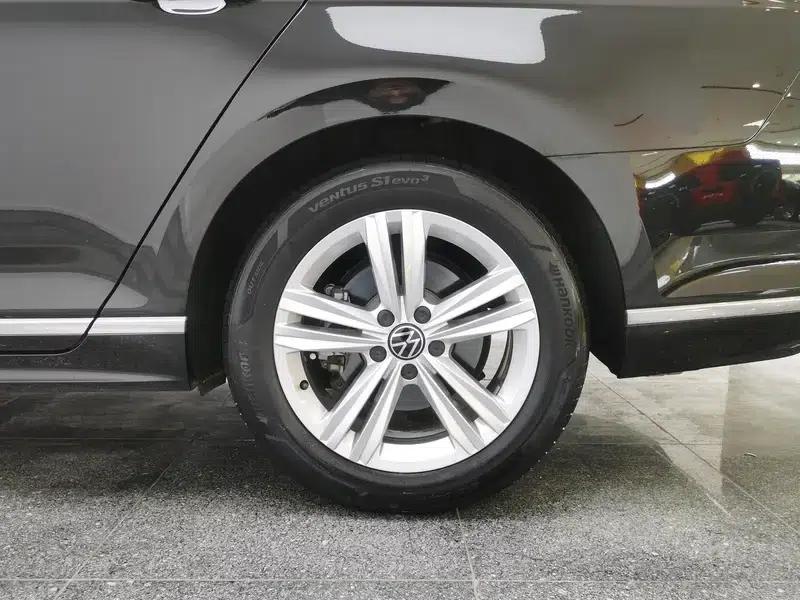 2024 Volkswagen Magotan 2028 2 Million Unit Limited Edition 280TSI DSG Comfort Model — миниатюра 9