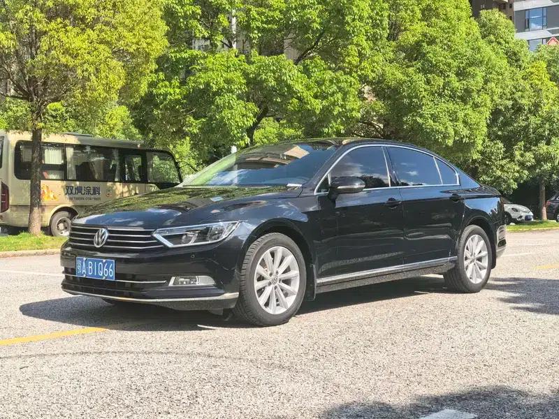 2018 Volkswagen Passat 330TSI DSG Leading Edition — миниатюра 1