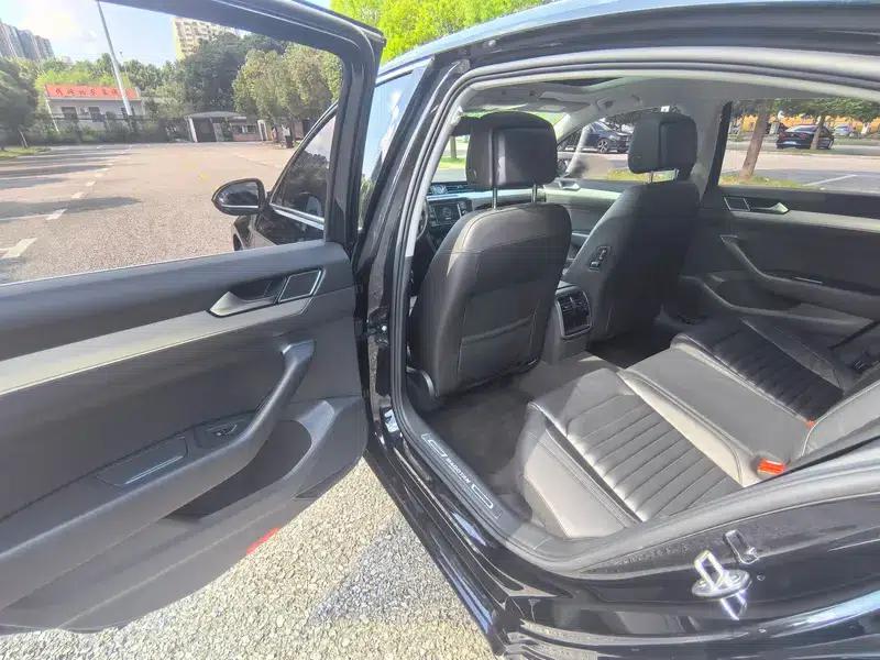 2018 Volkswagen Passat 330TSI DSG Leading Edition — миниатюра 18