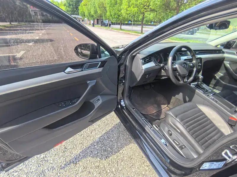 2018 Volkswagen Passat 330TSI DSG Leading Edition — миниатюра 20