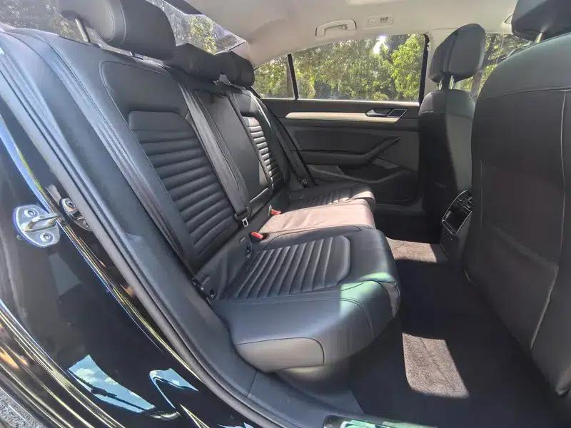 2018 Volkswagen Passat 330TSI DSG Leading Edition — миниатюра 21