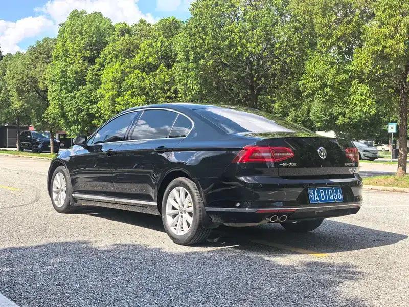 2018 Volkswagen Passat 330TSI DSG Leading Edition — миниатюра 4