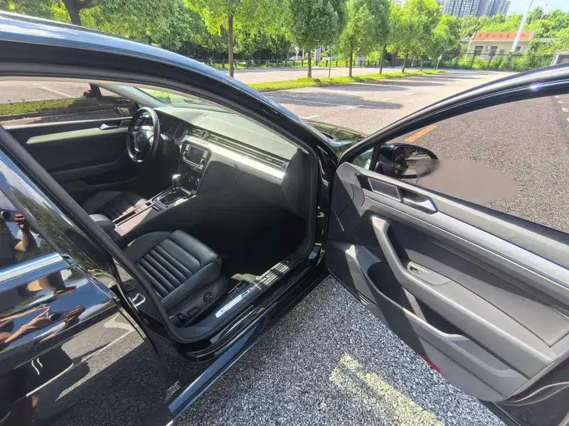 2018 Volkswagen Passat 330TSI DSG Leading Edition — миниатюра 9