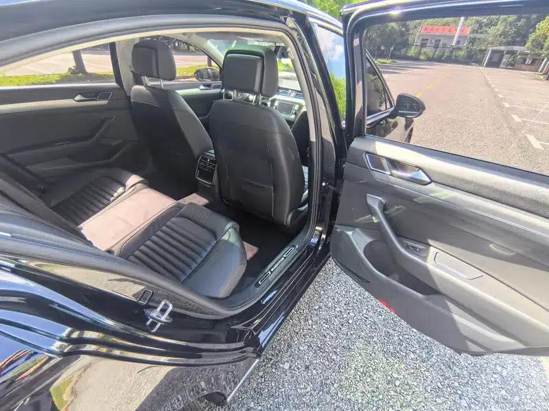 2018 Volkswagen Passat 330TSI DSG Leading Edition — миниатюра 10