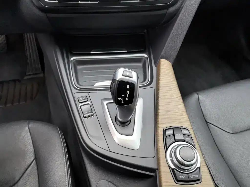 BMW 3 Series GT 2013 320i Luxury Design Package — миниатюра 13