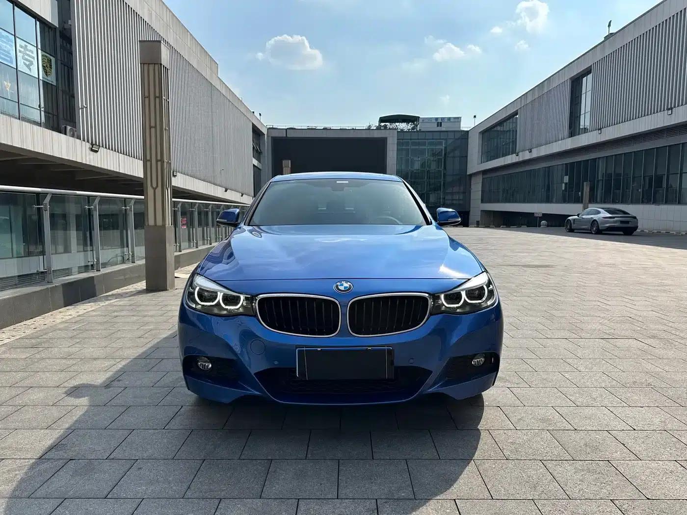 2019 BMW 3 Series GT 320i M Sport Package — миниатюра 1