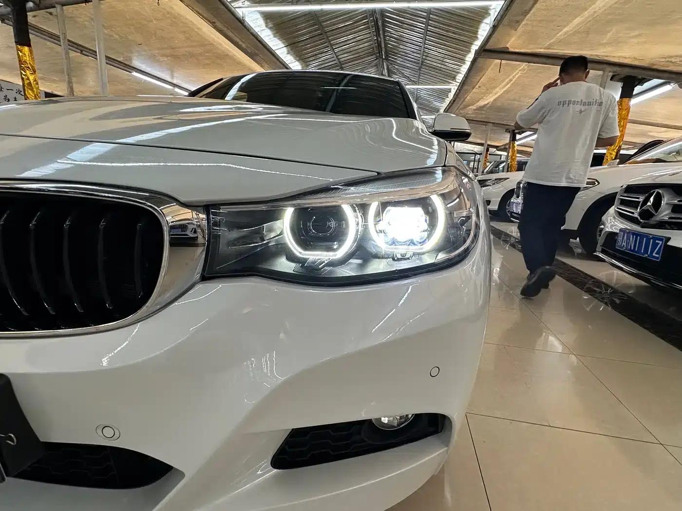 2020 BMW 3 Series GT 320i M Sport Package — миниатюра 14