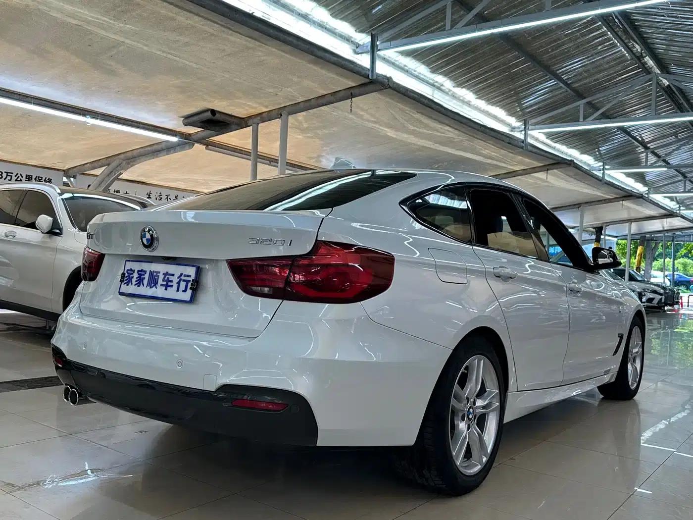 2020 BMW 3 Series GT 320i M Sport Package — миниатюра 4