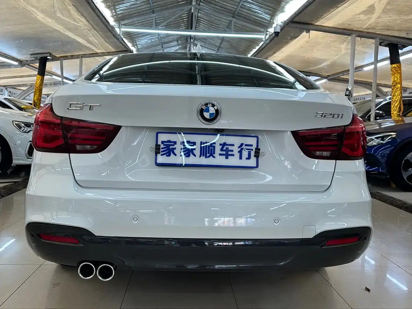 2020 BMW 3 Series GT 320i M Sport Package — миниатюра 5