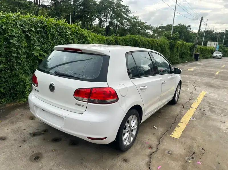 2014 Golf 1.6L Automatic Fashion Edition — миниатюра 4