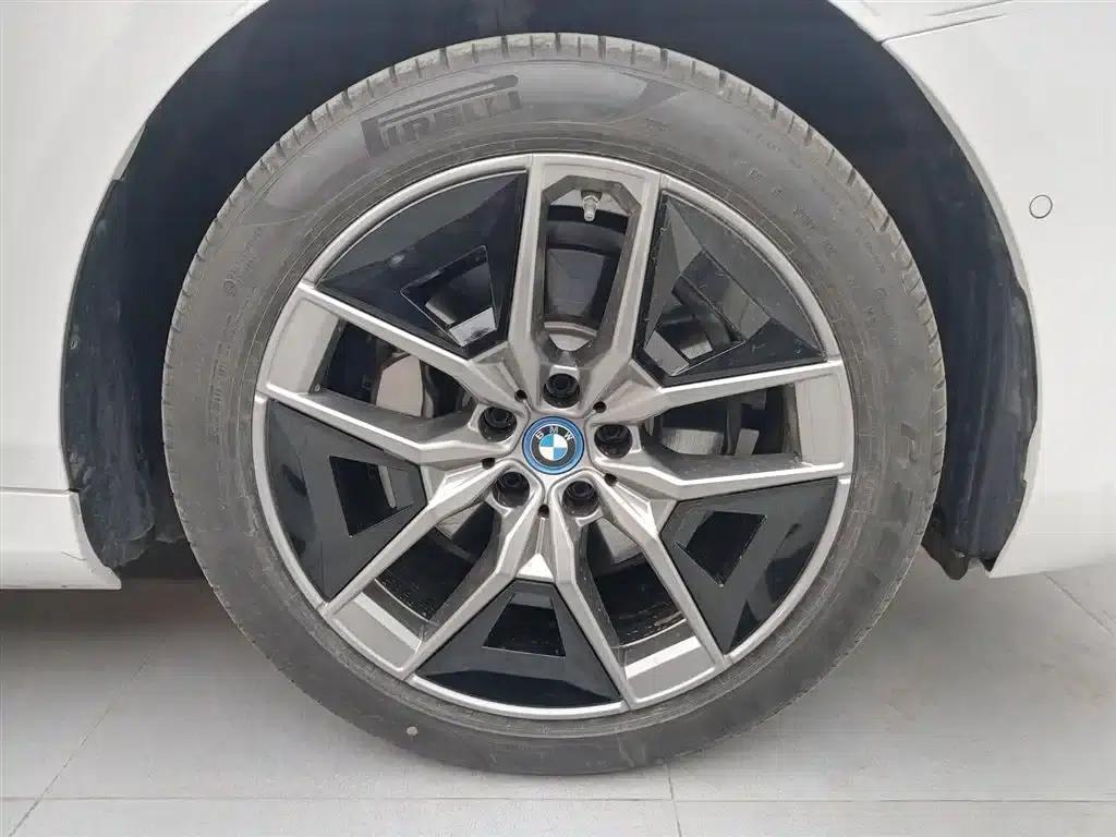 BMW i5 2024 eDrive 35L Luxury Package — миниатюра 18