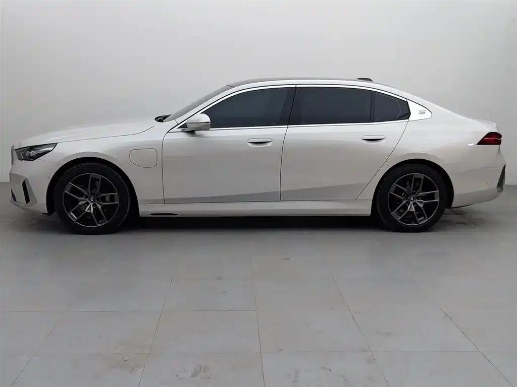 BMW i5 2024 eDrive 35L Luxury Package — миниатюра 3