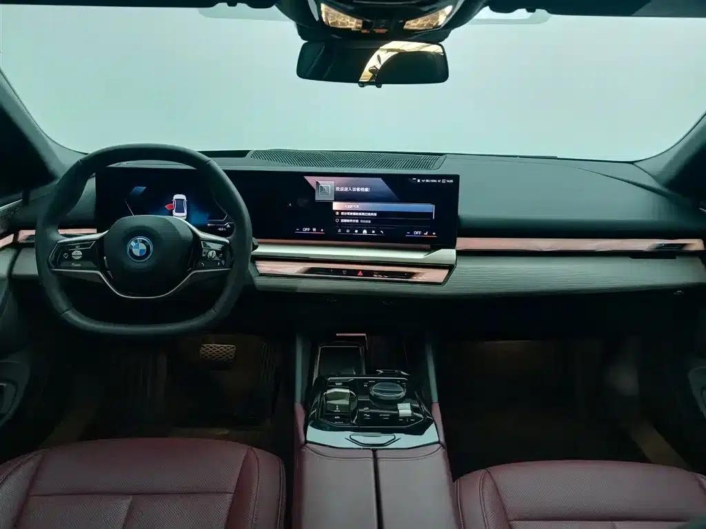 BMW i5 2024 eDrive 35L Luxury Package — миниатюра 7