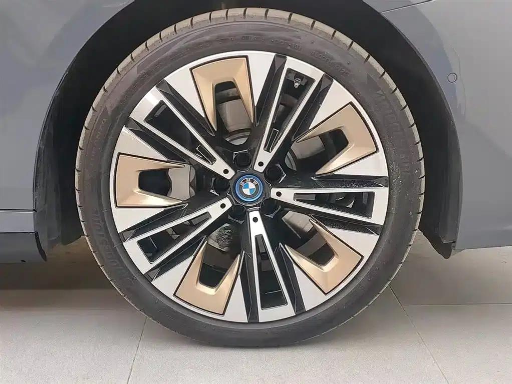 BMW i5 2025 eDrive 40L M Sport Package — миниатюра 18