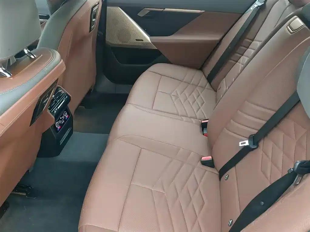 BMW i5 2025 eDrive 40L M Sport Package — миниатюра 10