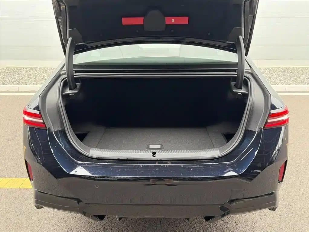 BMW i5 2025 eDrive 40L M Sport Package — миниатюра 9