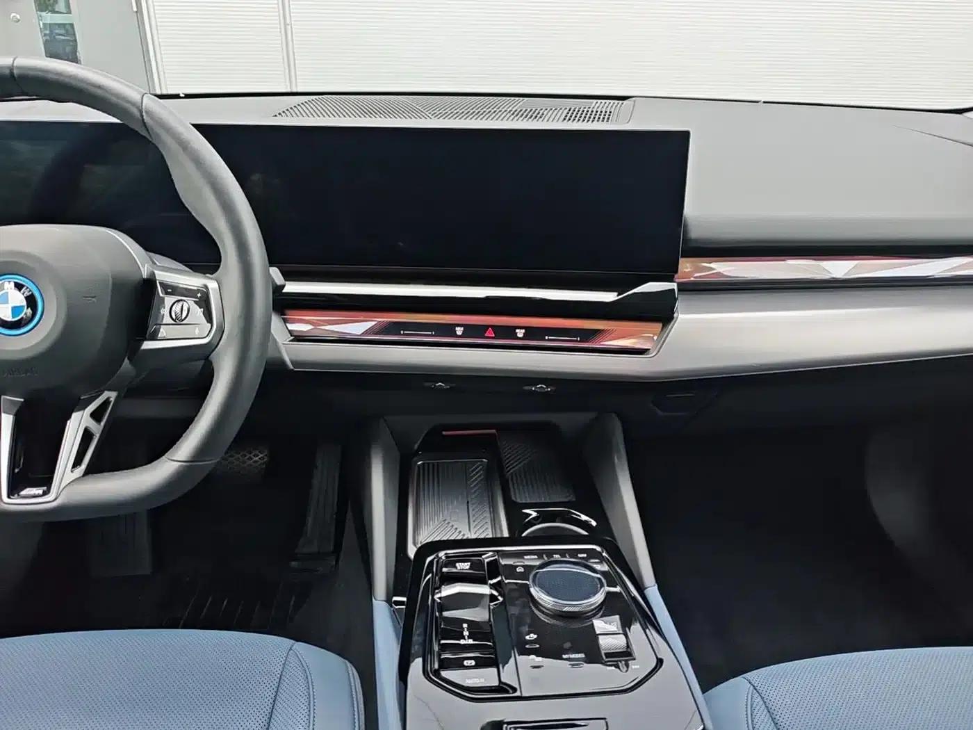 BMW i5 2025 eDrive 40L M Sport Package — миниатюра 11