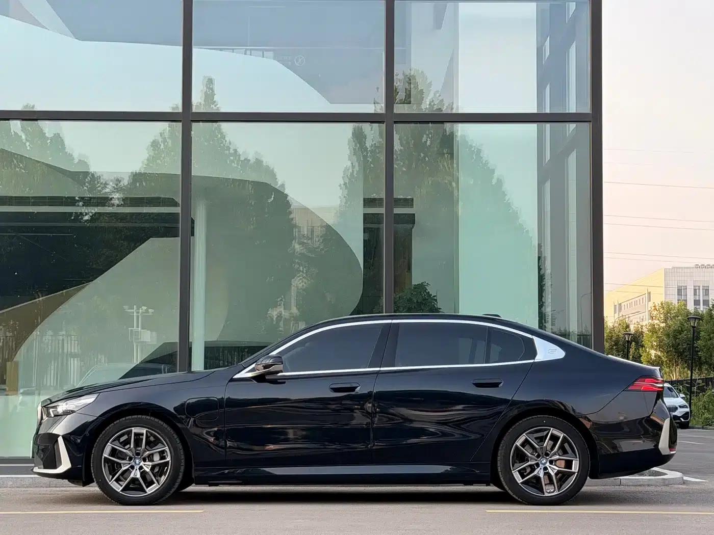 BMW i5 2024 eDrive 35L Luxury Package — миниатюра 2