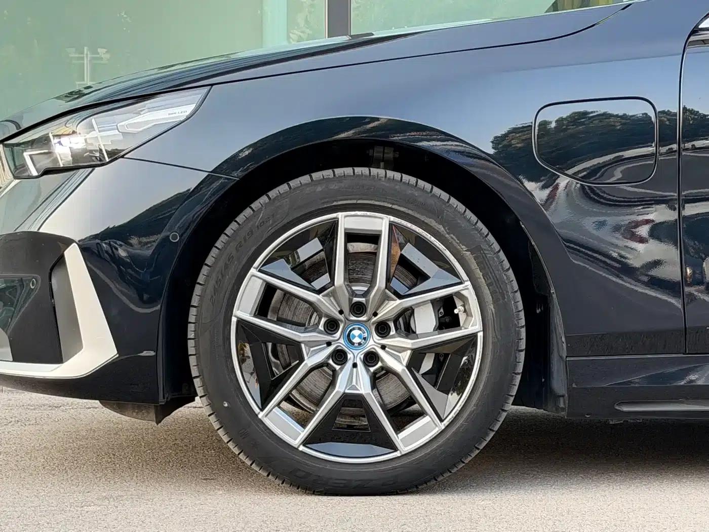 BMW i5 2024 eDrive 35L Luxury Package — миниатюра 3