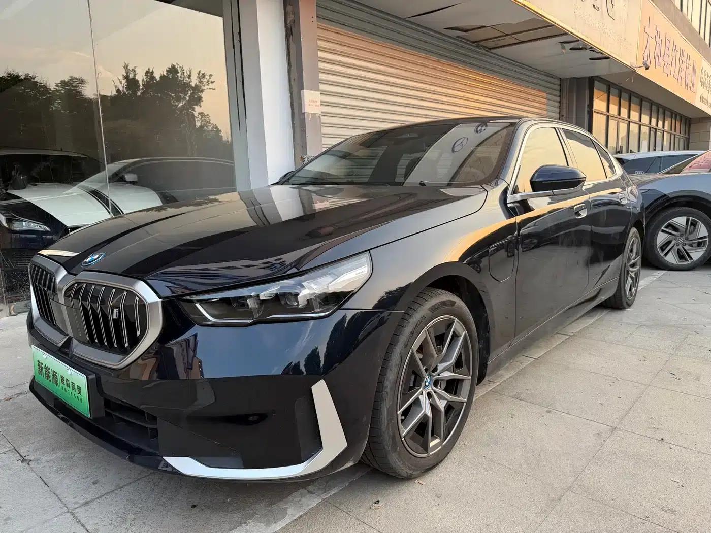 BMW i5 2024 eDrive 35L Luxury Package — миниатюра 1