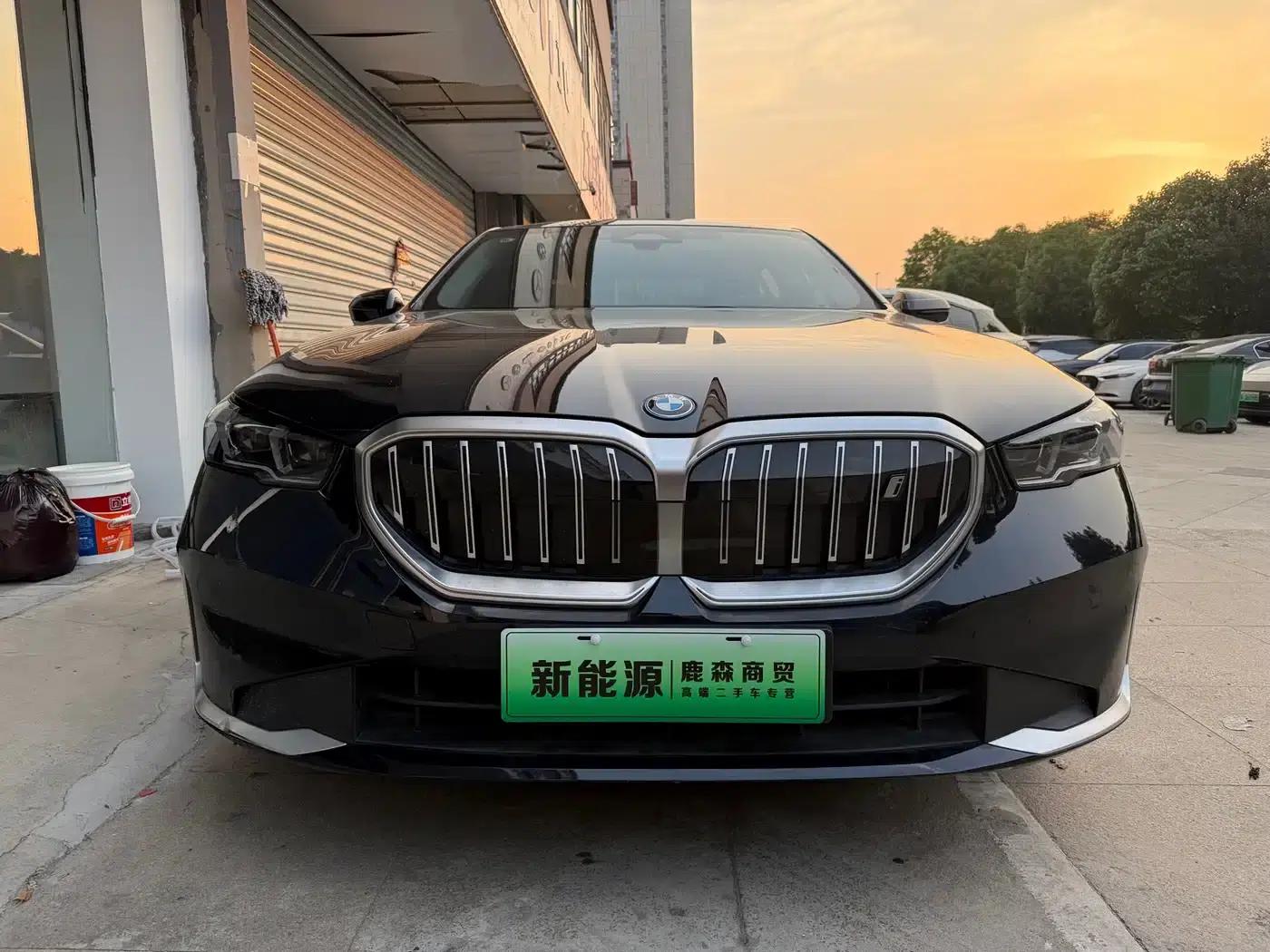 BMW i5 2024 eDrive 35L Luxury Package — миниатюра 2