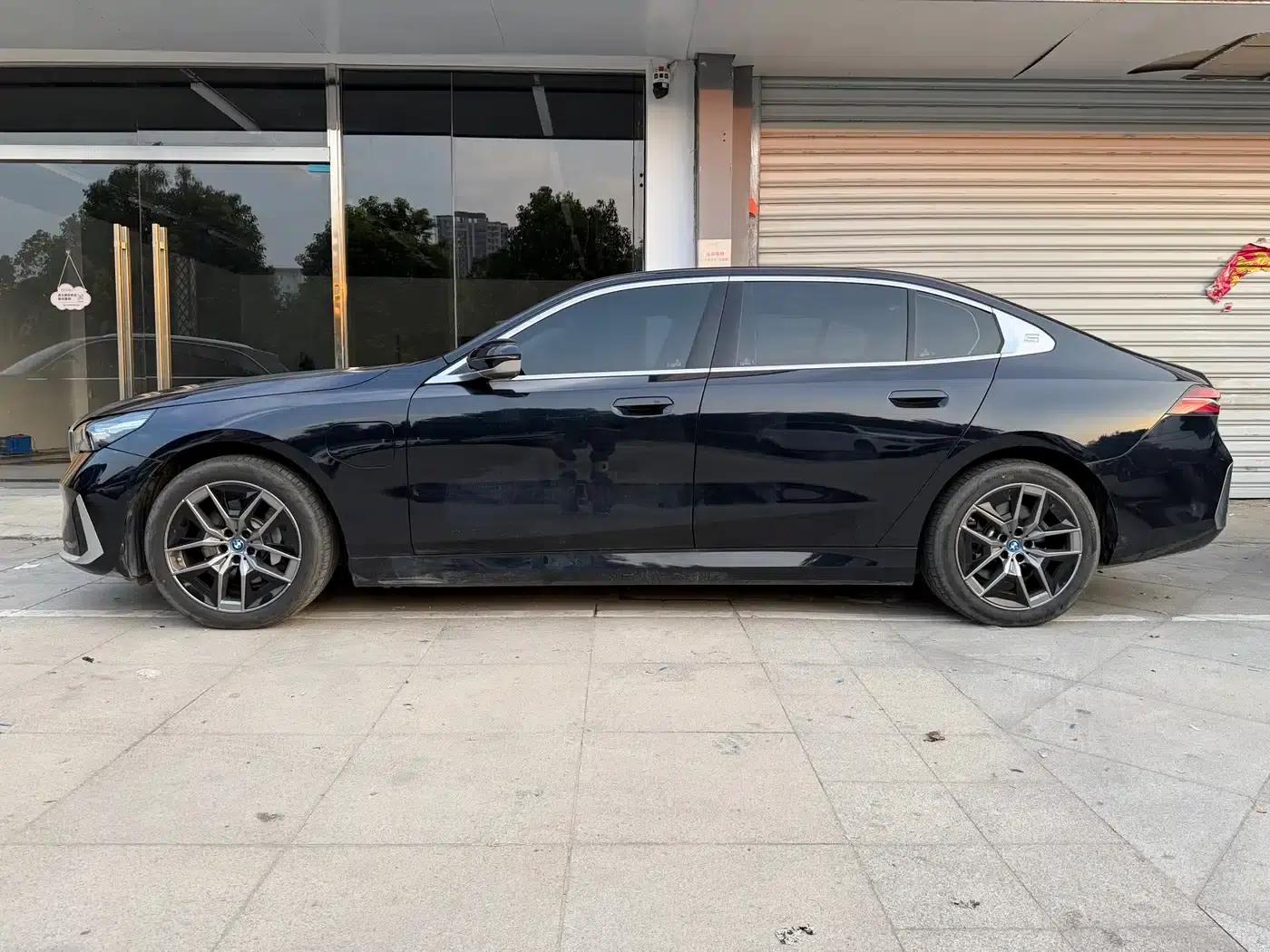 BMW i5 2024 eDrive 35L Luxury Package — миниатюра 3