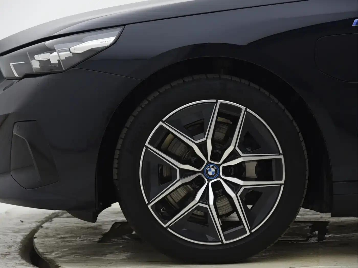 BMW i5 2024 eDrive 35L M Sport Package — миниатюра 3