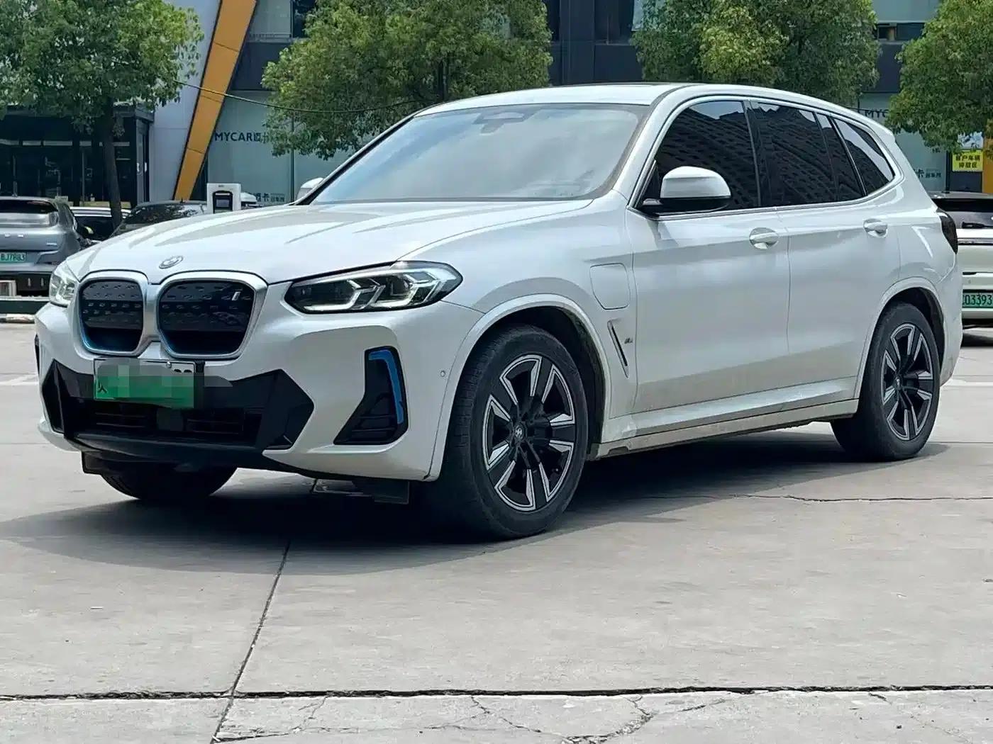 BMW iX3 2022 Leading Edition — миниатюра 1