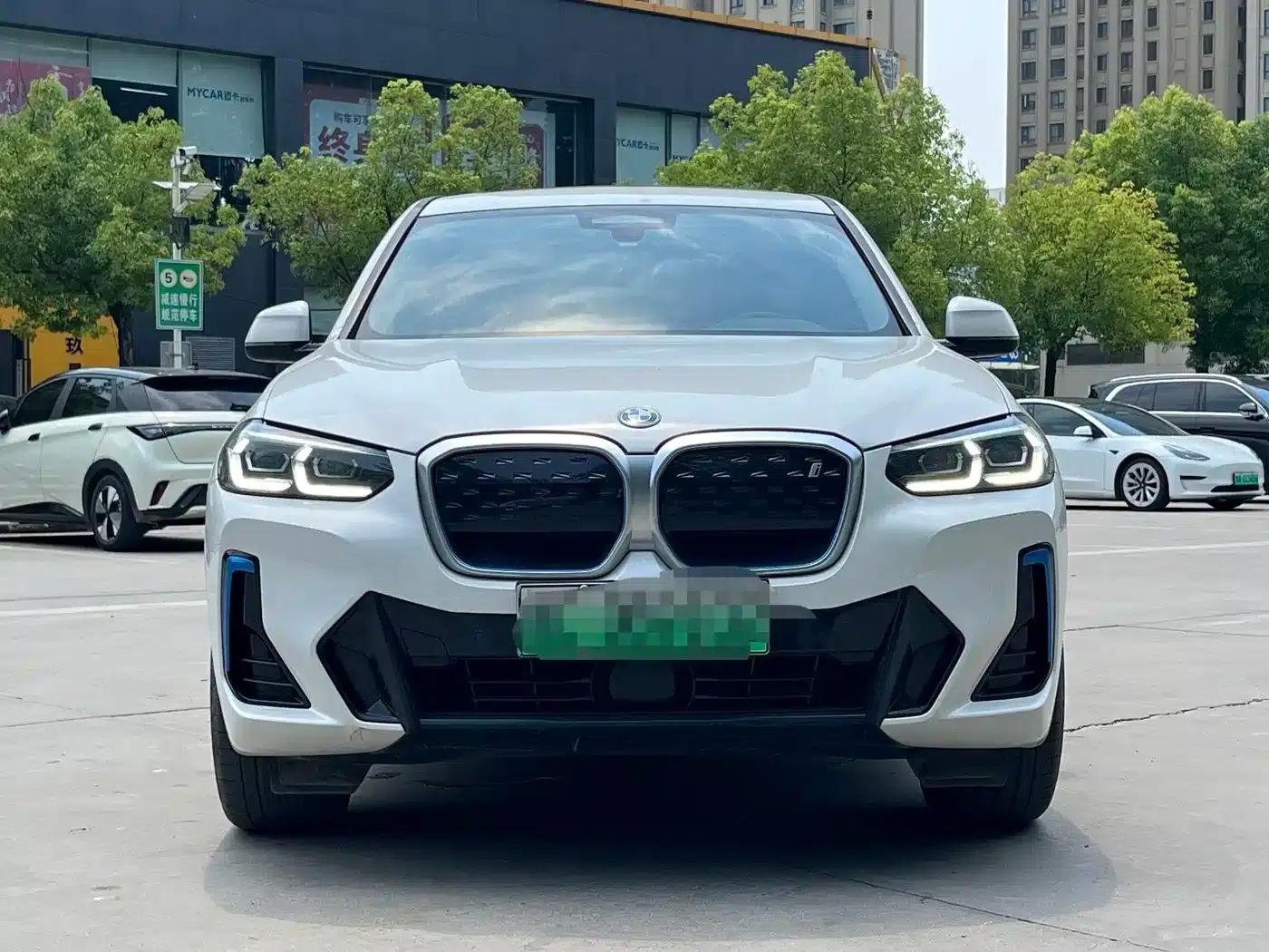 BMW iX3 2022 Leading Edition — миниатюра 2