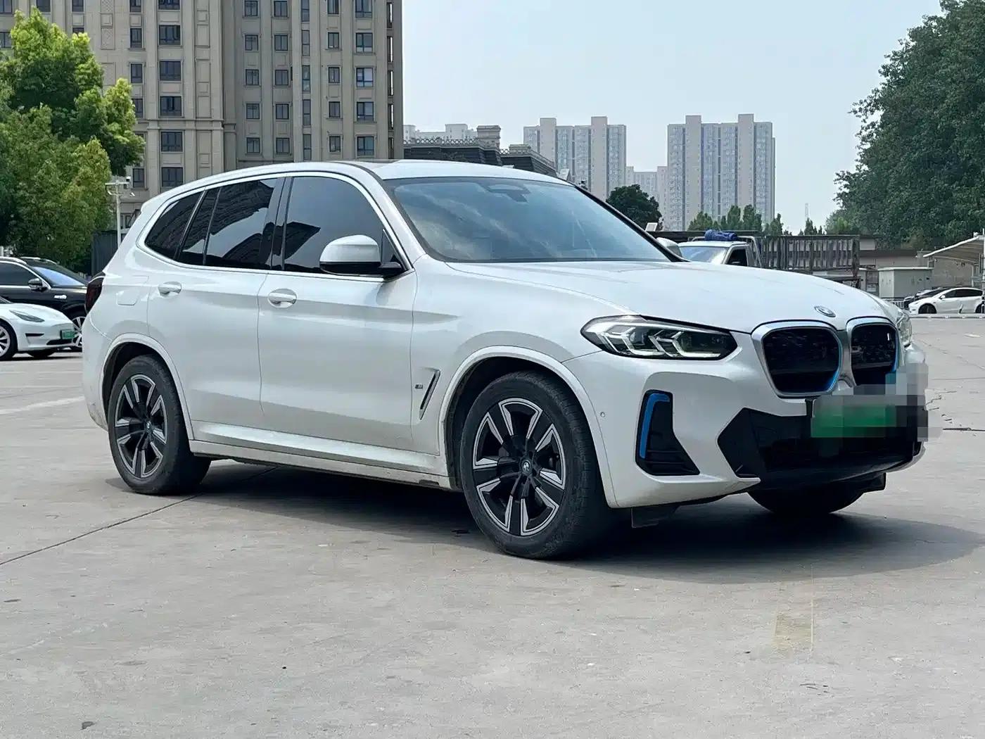 BMW iX3 2022 Leading Edition — миниатюра 3