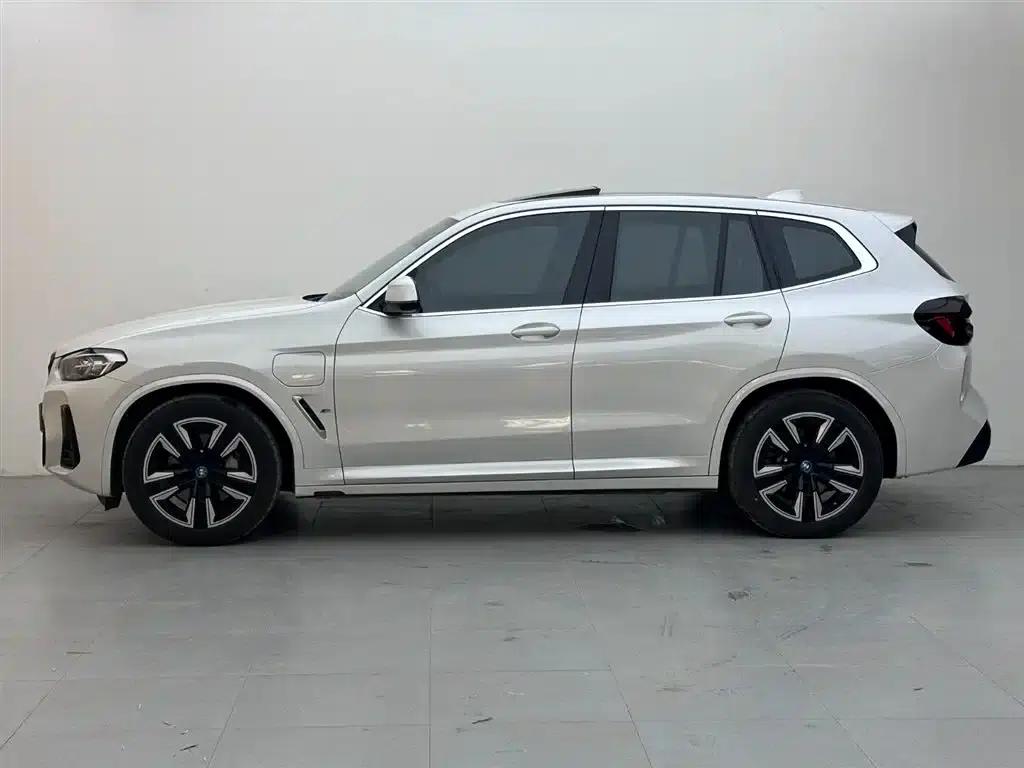 BMW iX3 2024 Leading Edition — миниатюра 3