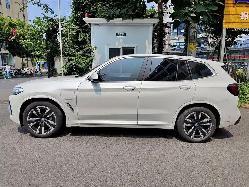 BMW iX3 2022 Leading Edition — миниатюра 3
