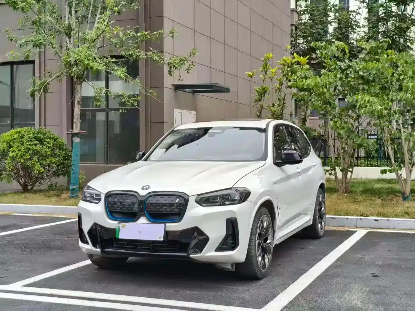 BMW iX3 2022 Leading Edition — миниатюра 1