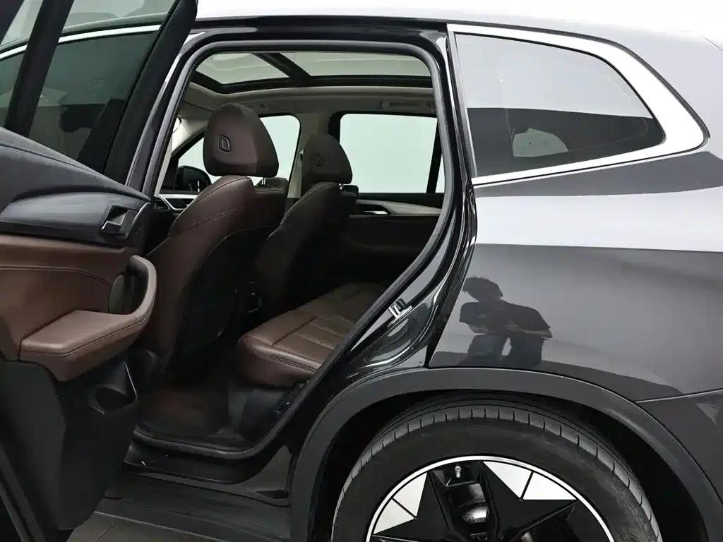 BMW iX3 2021 Leading Edition — миниатюра 13
