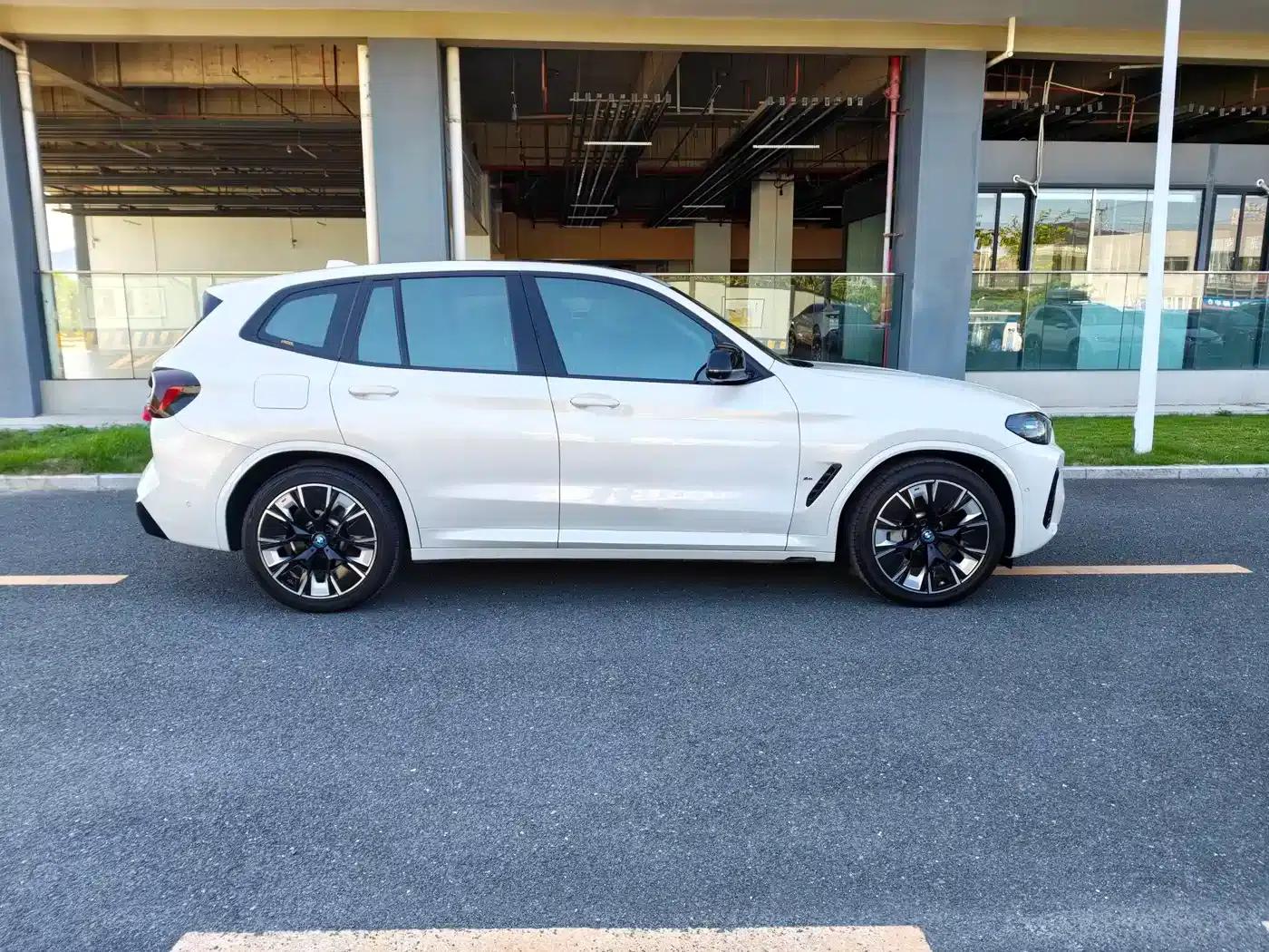 BMW iX3 2022 Facelift - Pioneer Edition — миниатюра 4