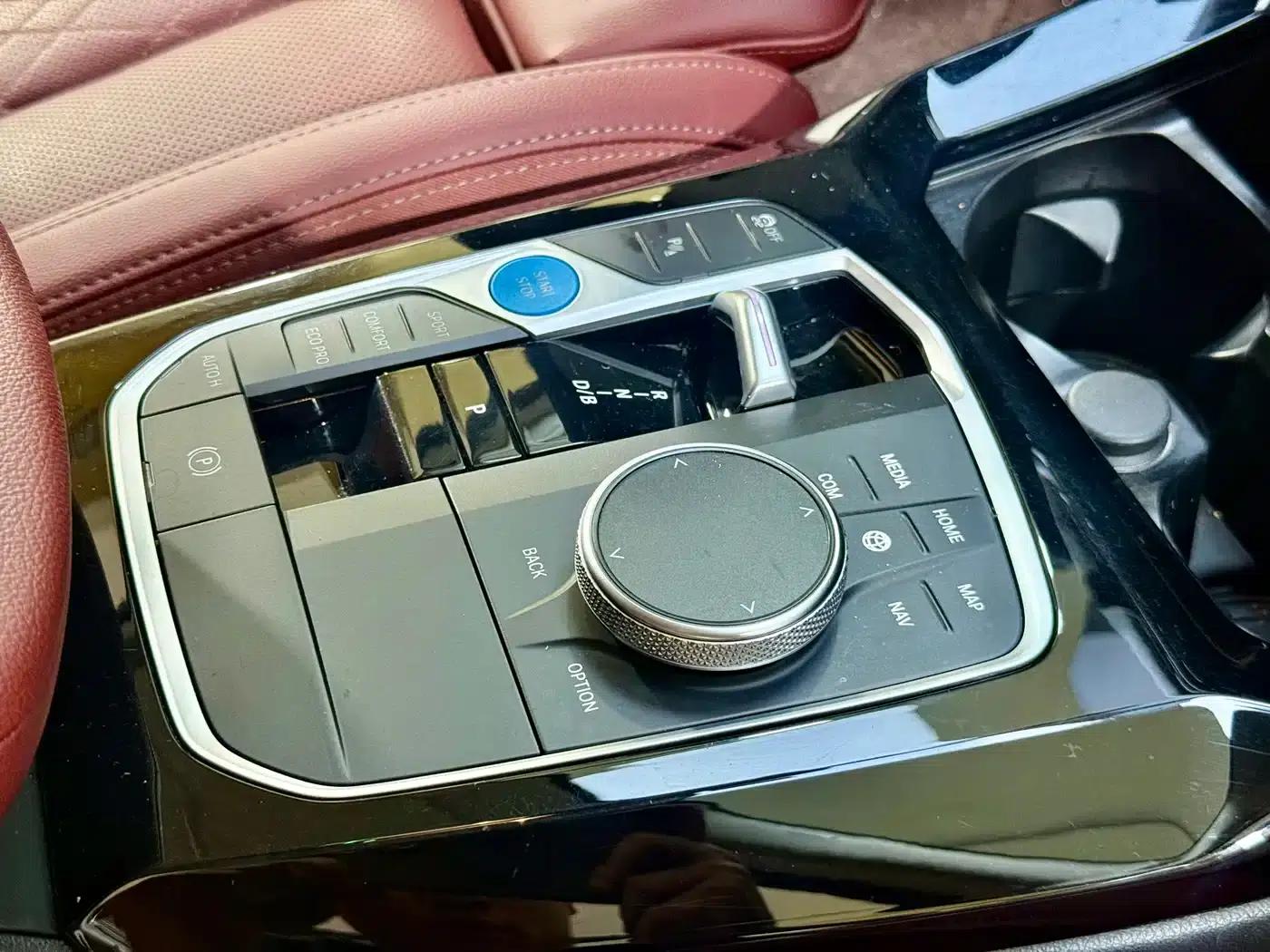 BMW iX3 2023 Leading Edition — миниатюра 11