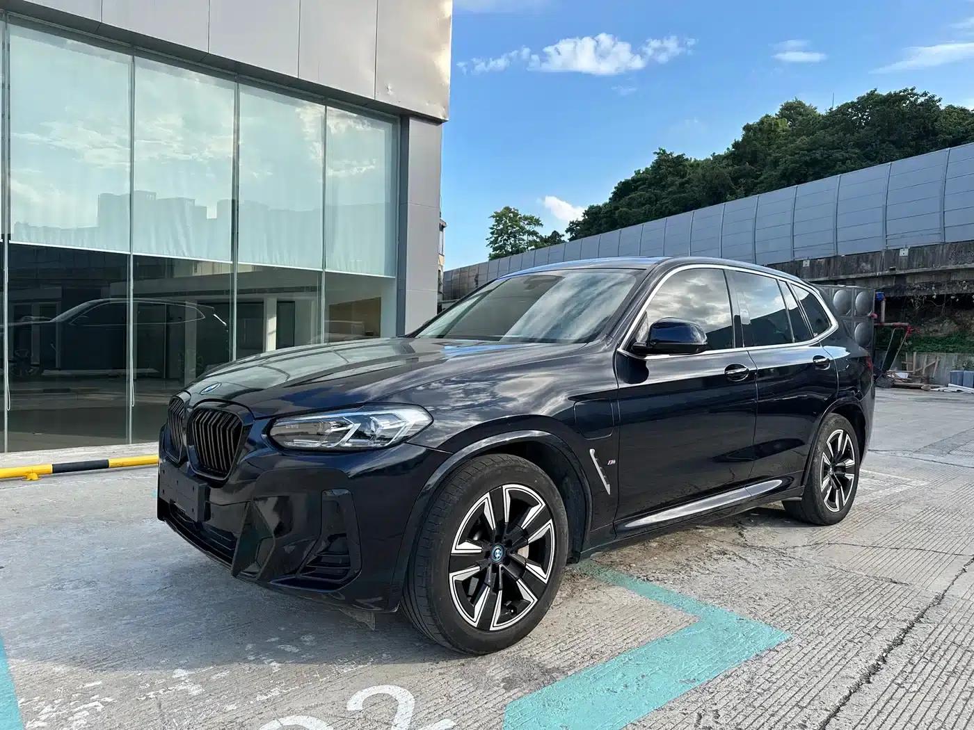 BMW iX3 2022 Leading Edition — миниатюра 1