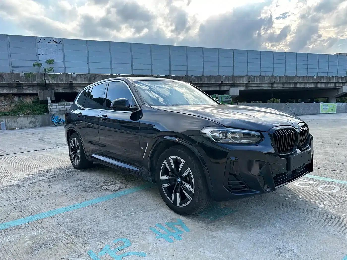 BMW iX3 2022 Leading Edition — миниатюра 3