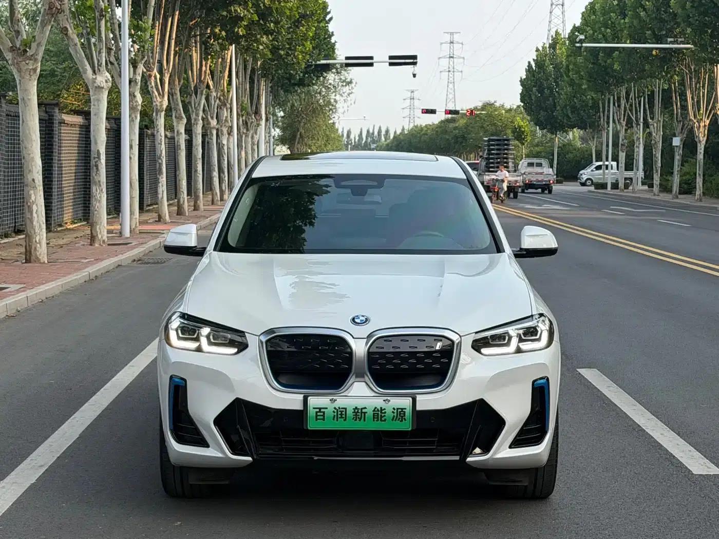 BMW iX3 2022 Leading Edition — миниатюра 1