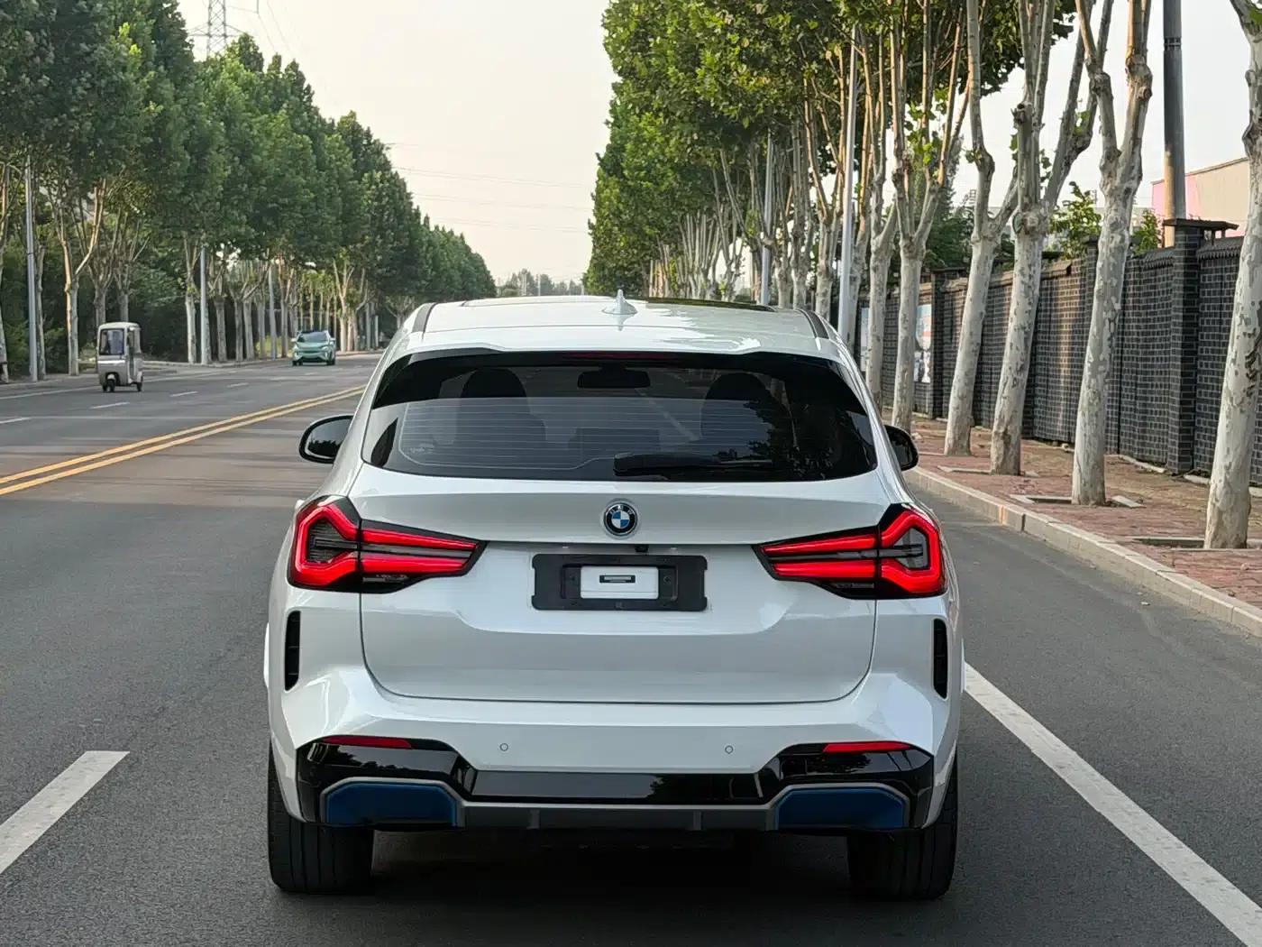 BMW iX3 2022 Leading Edition — миниатюра 4
