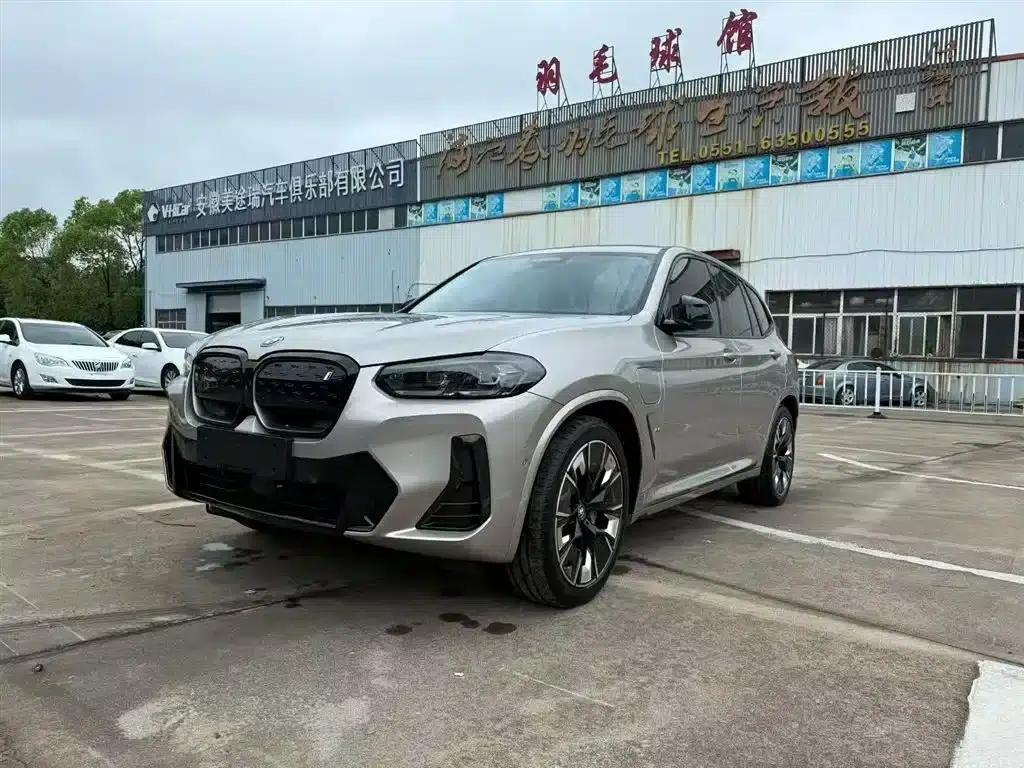 BMW iX3 2023 Leading Edition — миниатюра 1