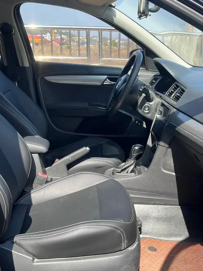 2013 Volkswagen Lavida 1.6L Automatic Fashion Edition — миниатюра 8