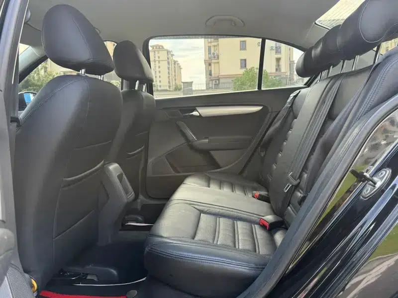 2013 Volkswagen Lavida Classic Facelift 1.6L Automatic Fashion Edition — миниатюра 13