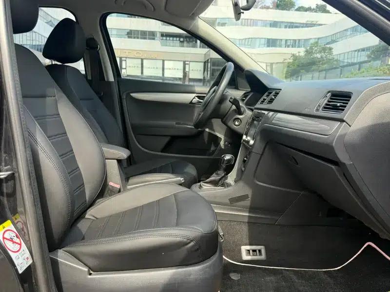 2013 Volkswagen Lavida Classic Facelift 1.6L Automatic Fashion Edition — миниатюра 14