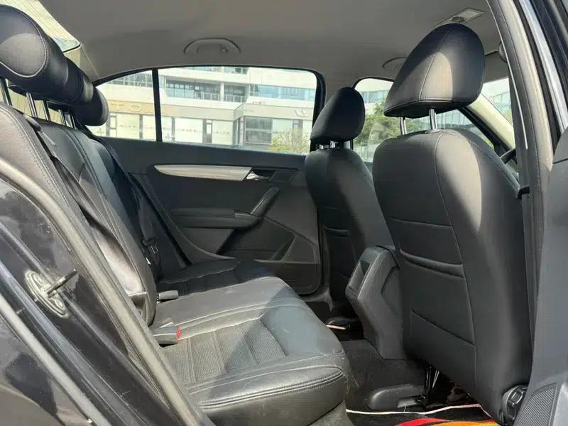 2013 Volkswagen Lavida Classic Facelift 1.6L Automatic Fashion Edition — миниатюра 15